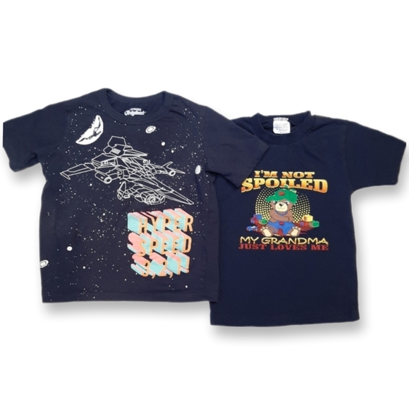 Bundle Of 2 Boys Tshirts Oshkosh Glow In The Dark Space Grandma Spoiled Tops - Picture 1 of 7